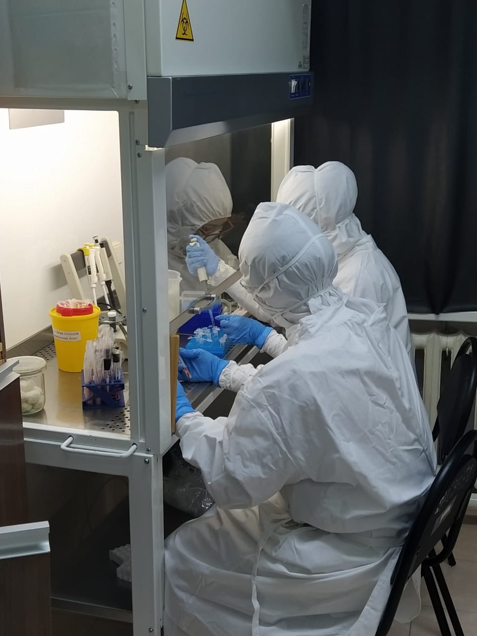 Начальник испытательного центра  «Национальный центр экспертизы» по Костанайской области Ф.Сазымбаева рассказала о работе, которую сегодня круглосуточно проводят специалисты центра экспертизы 
